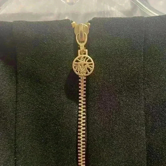 Anne Klein size 8 Black Pleated Dress like new condition w gold zipper - Picture 5 of 9